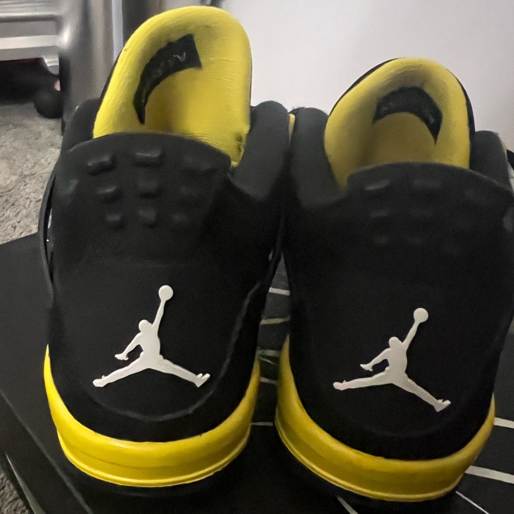 Jordan 4 Thunders - Picture 4 of 5